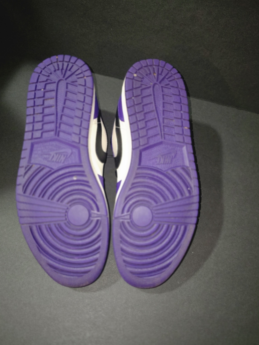 Nike Men’s Low-Top Sneakers in Purple/White - Picture 6 of 6